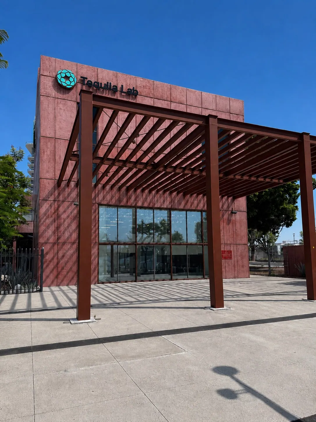 Museo Tequila Lab con cristales tratados con película nanocerámica